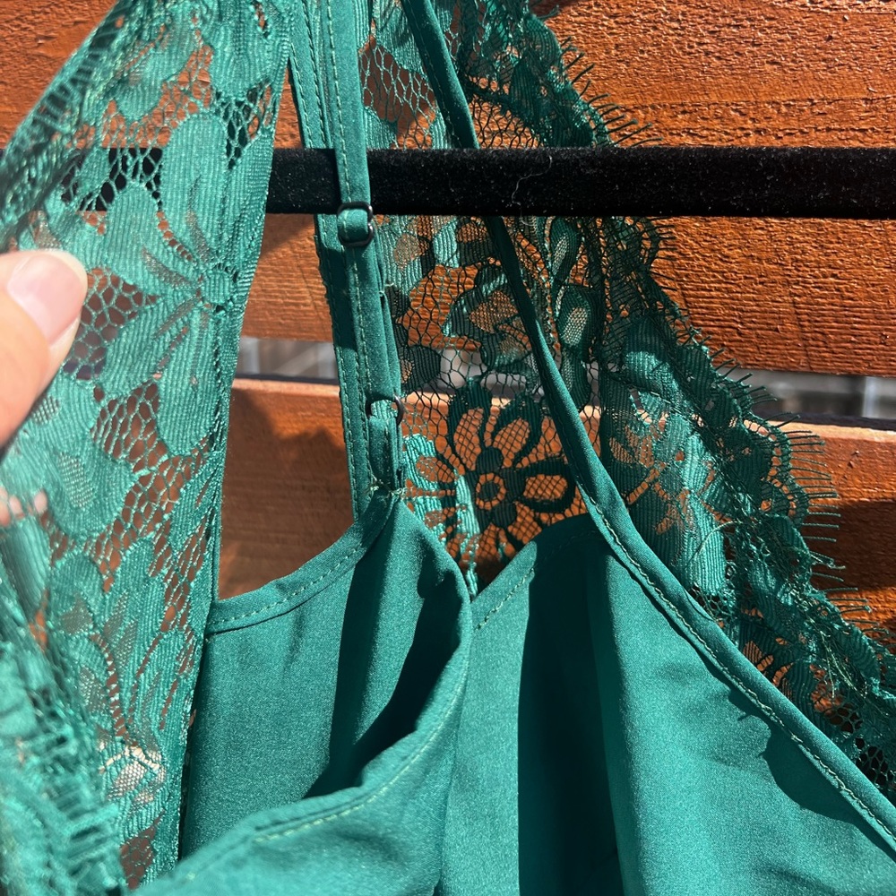 NWOT Beautiful long green lace dress!Size 10. - Picture 5 of 15